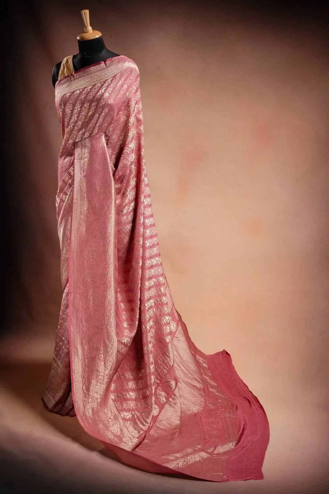 Pink Banarasi Silk Saree with Paisley Zari Weaving that-saree-shop.myshopify.com