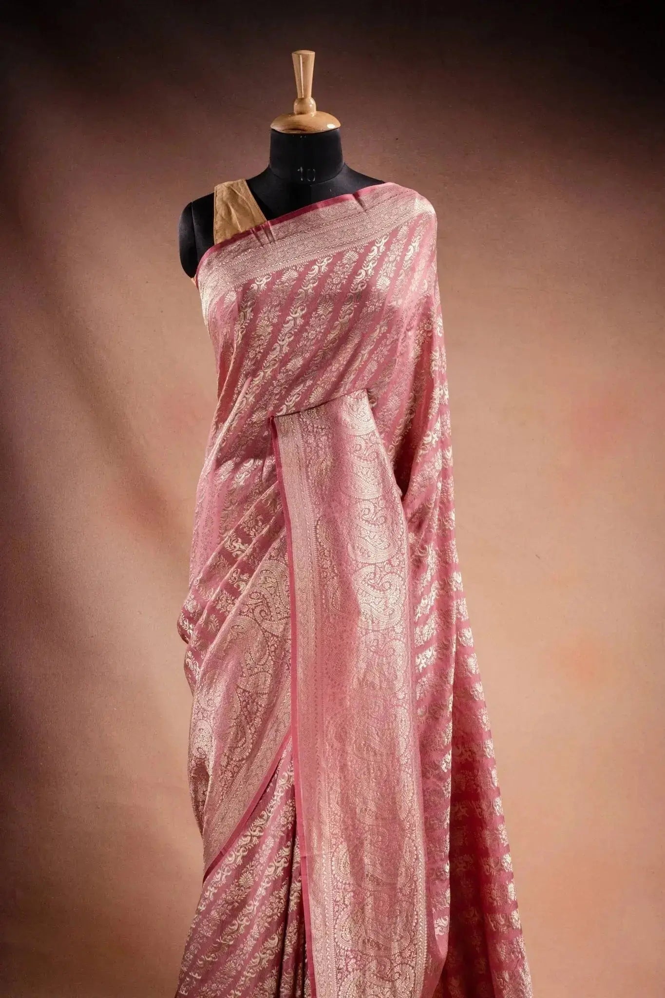Pink Banarasi Silk Saree with Paisley Zari Weaving that-saree-shop.myshopify.com