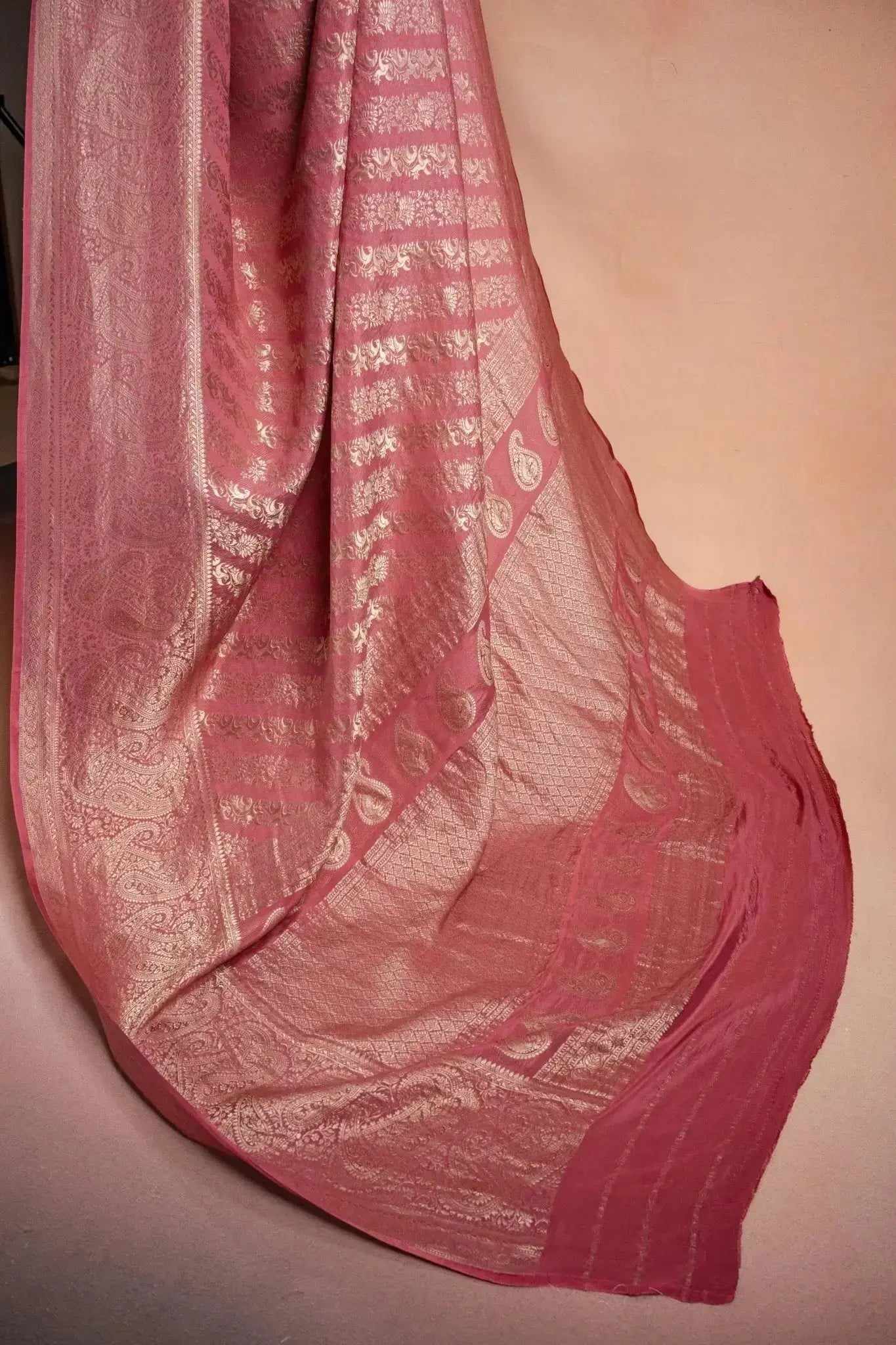 Pink Banarasi Silk Saree with Paisley Zari Weaving that-saree-shop.myshopify.com