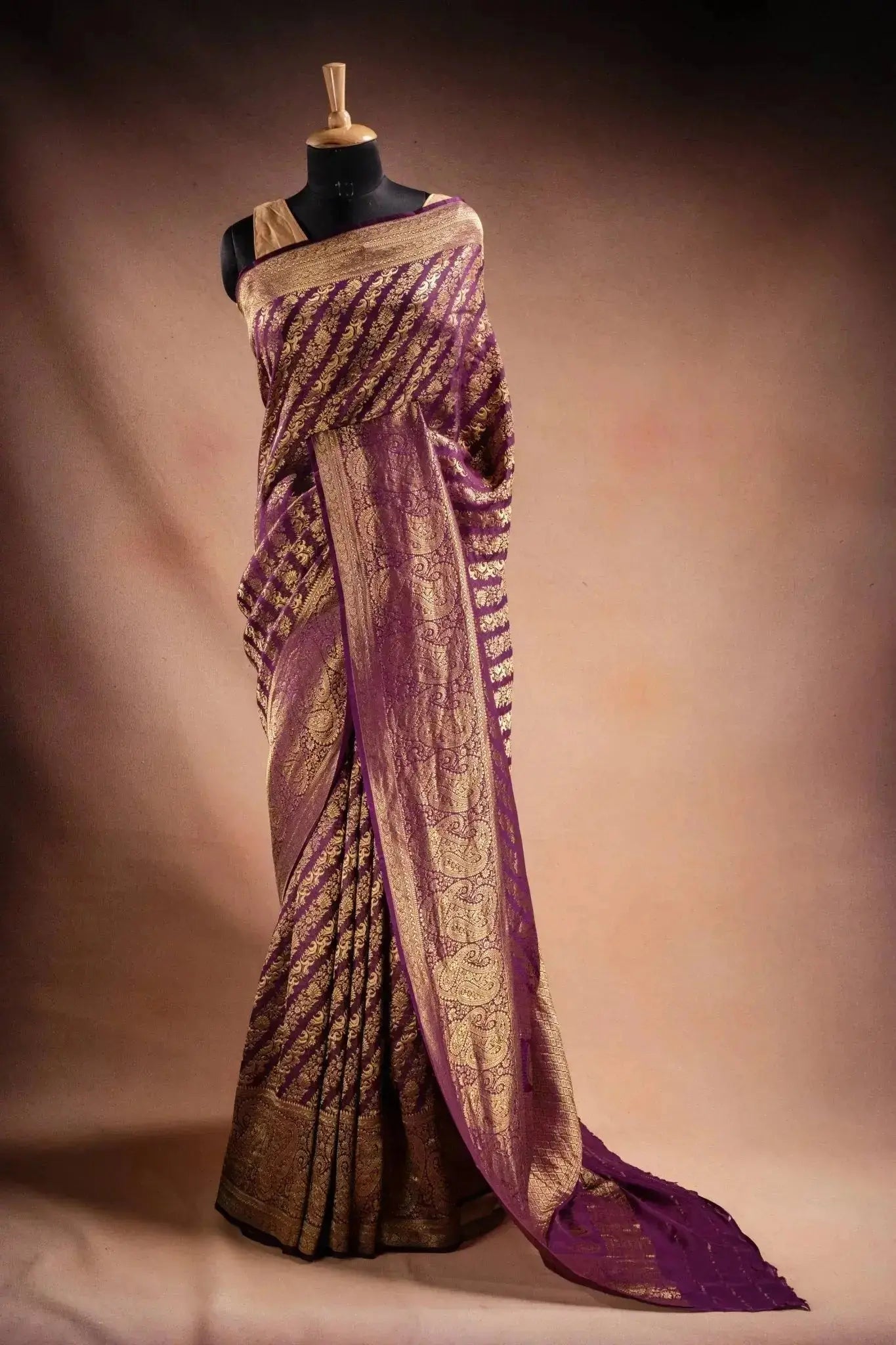 Purple Banarasi Silk Saree with Paisley Zari Weaving that-saree-shop.myshopify.com