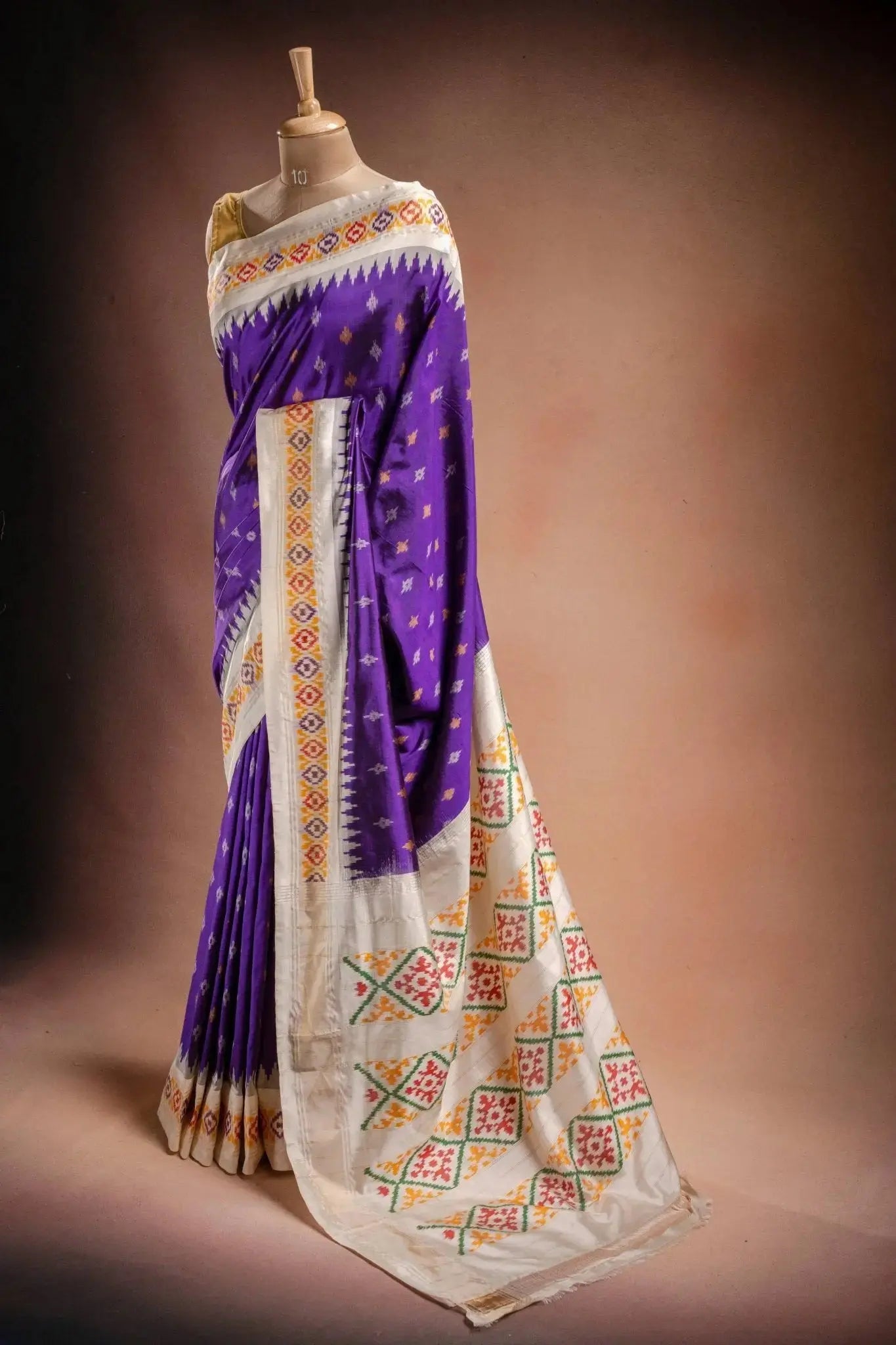 Purple Pochampally Saree with White Pallu that-saree-shop.myshopify.com