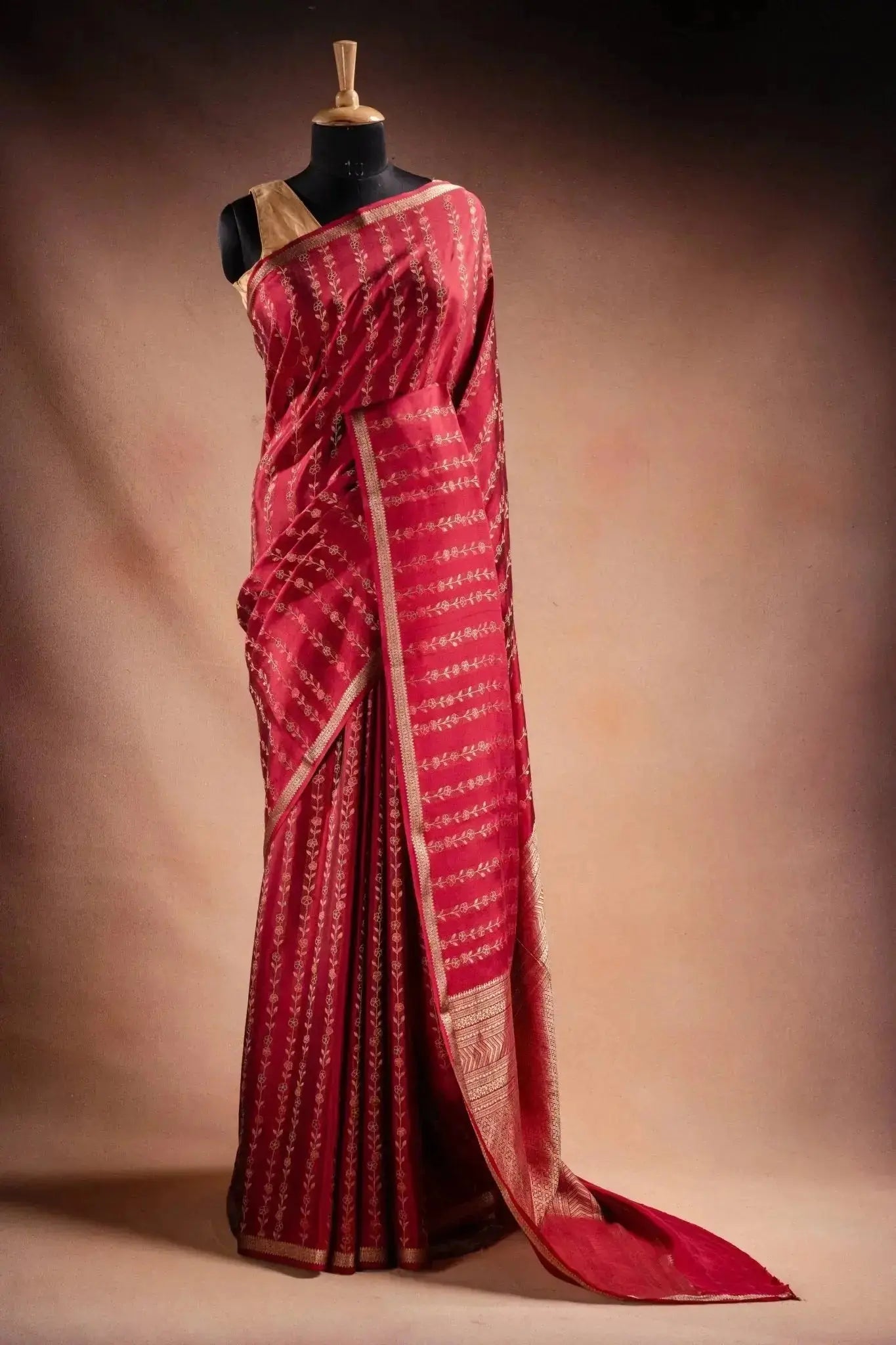Red Banarasi Silk Saree with Floral Zari Weaving that-saree-shop.myshopify.com