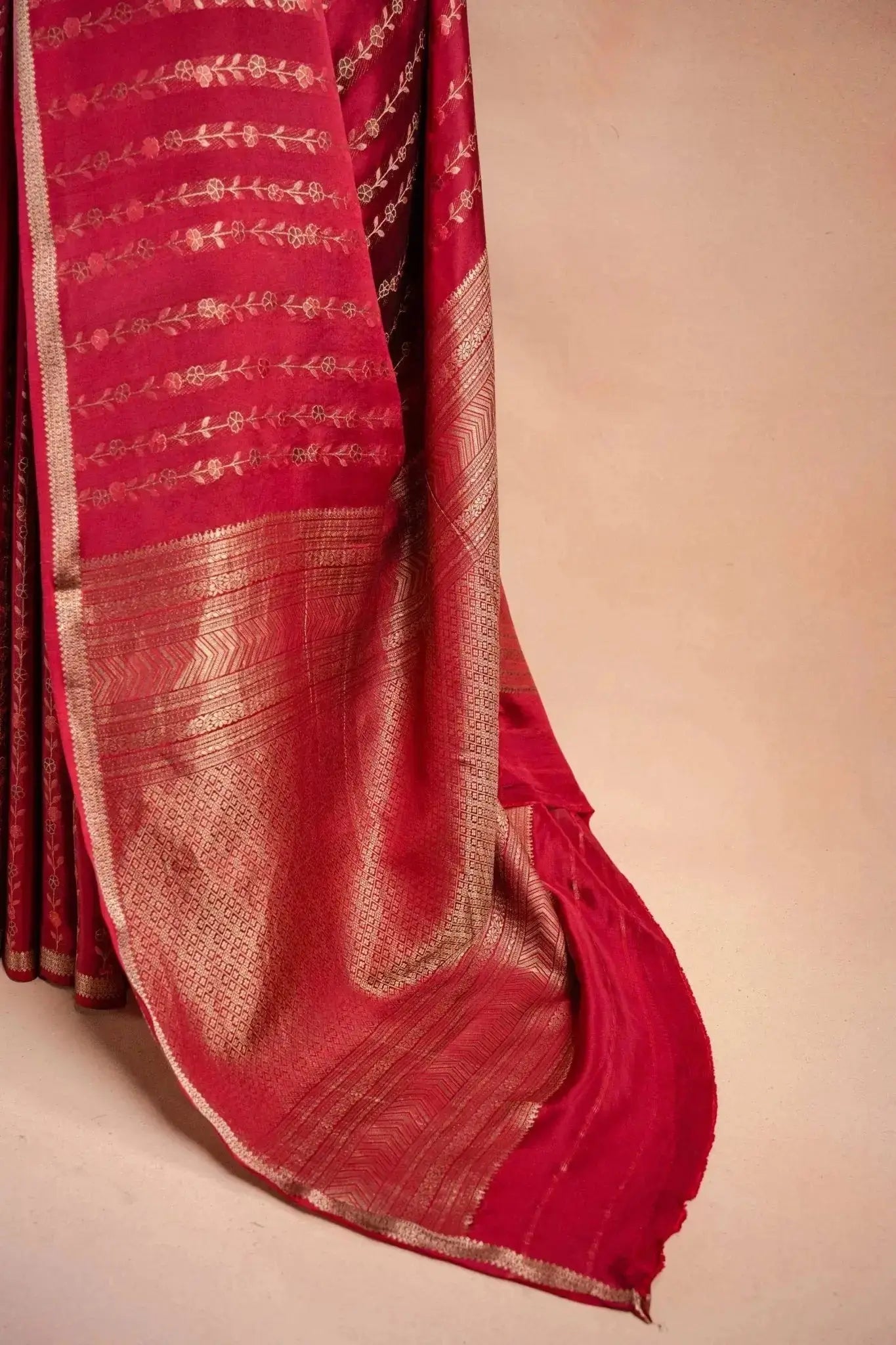 Red Banarasi Silk Saree with Floral Zari Weaving that-saree-shop.myshopify.com