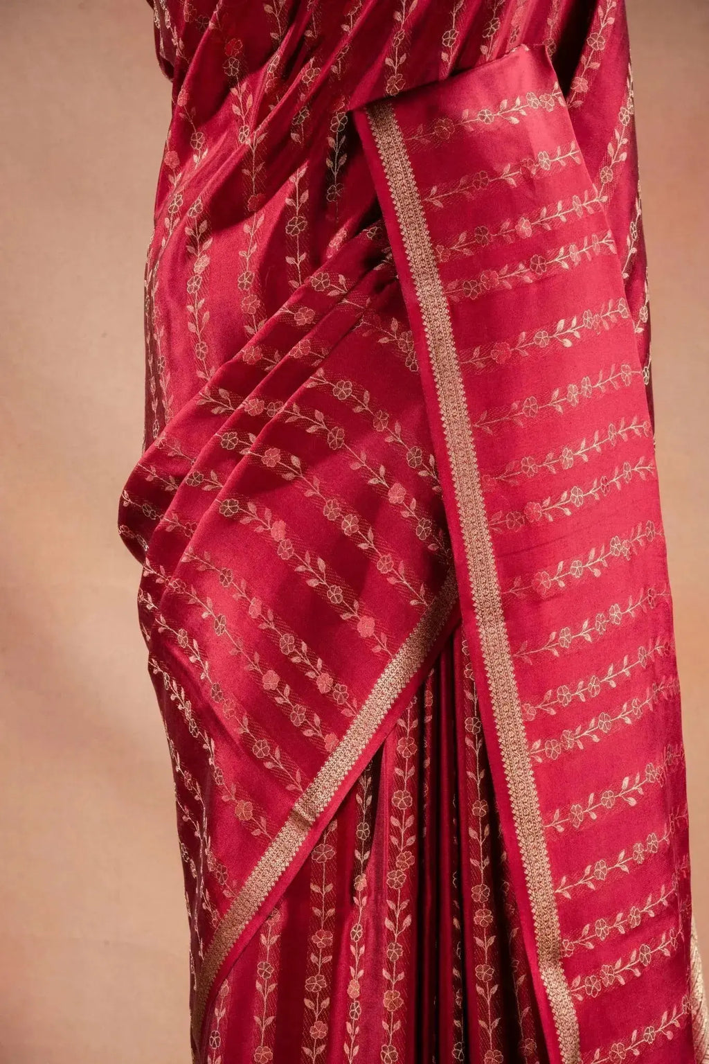 Red Banarasi Silk Saree with Floral Zari Weaving that-saree-shop.myshopify.com