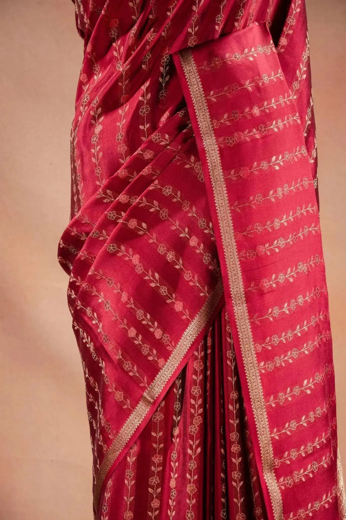 Red Banarasi Silk Saree with Floral Zari Weaving that-saree-shop.myshopify.com