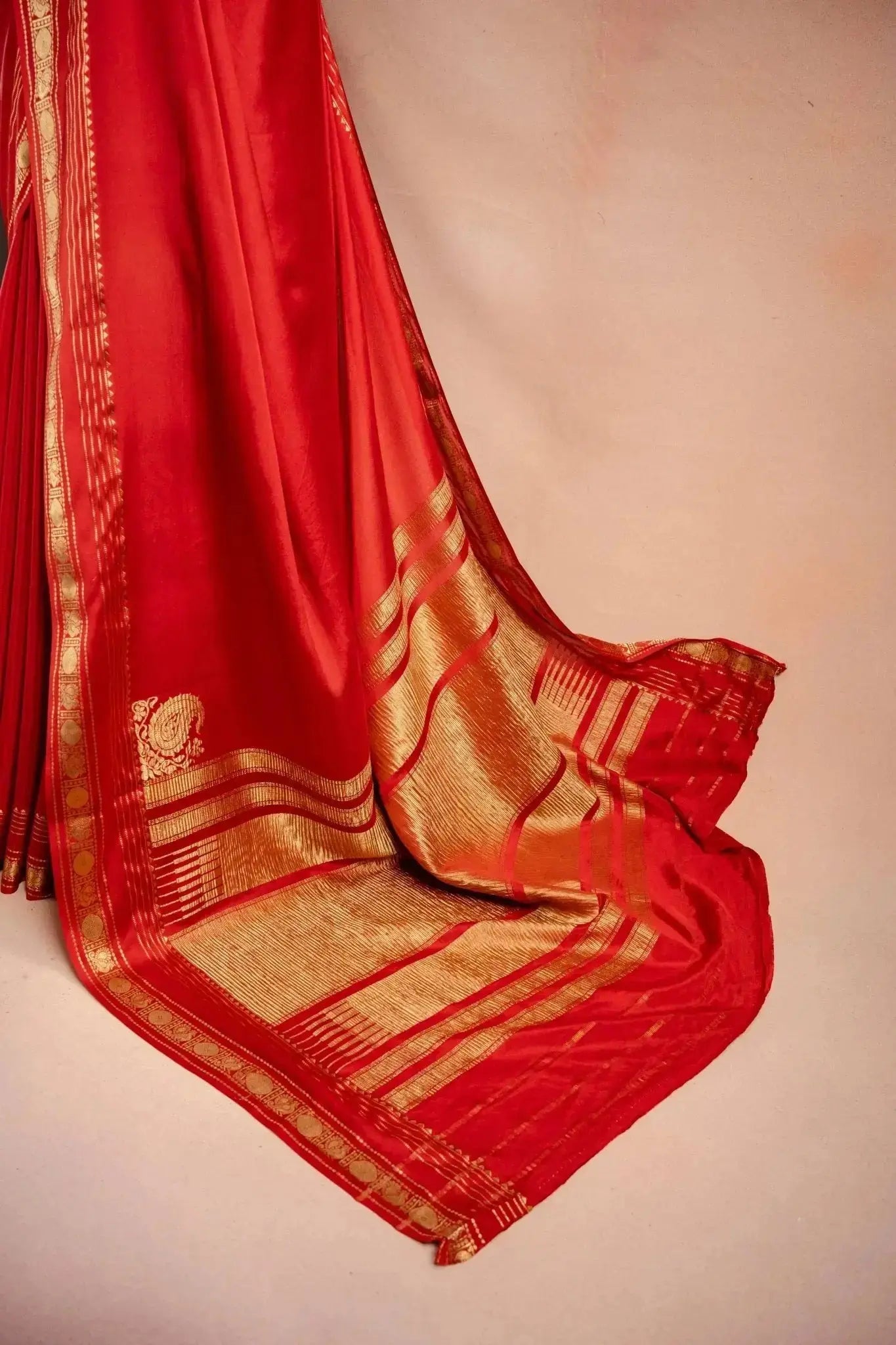 Red Crepe Saree with Rich Pallu that-saree-shop.myshopify.com