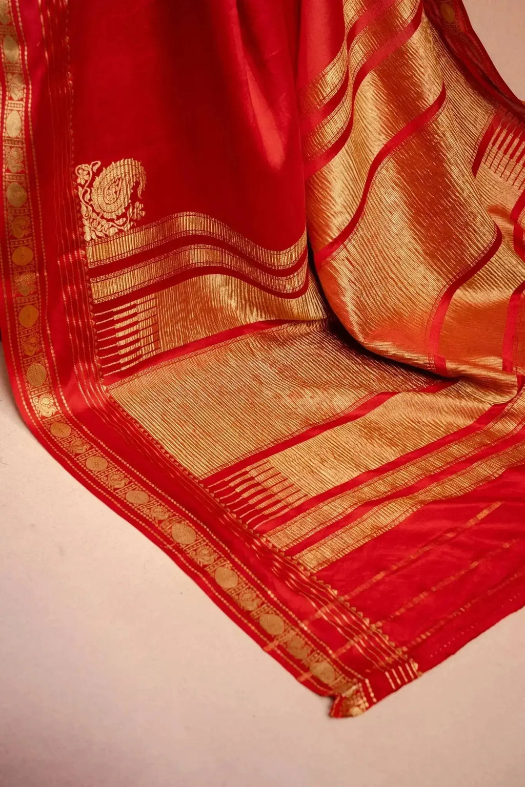 Red Crepe Saree with Rich Pallu that-saree-shop.myshopify.com