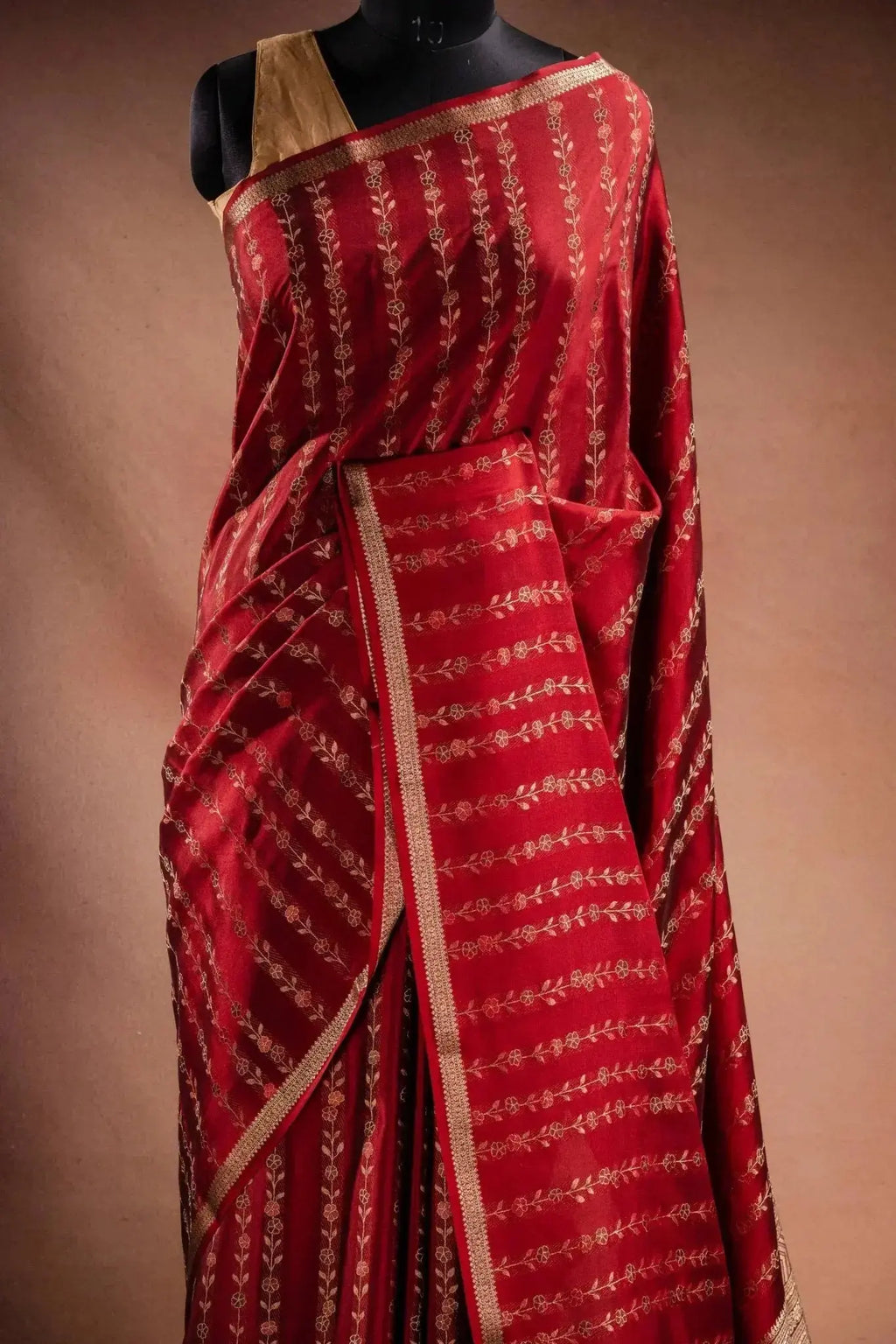 Red Crepe Silk Saree with Floral Zari Stripes that-saree-shop.myshopify.com