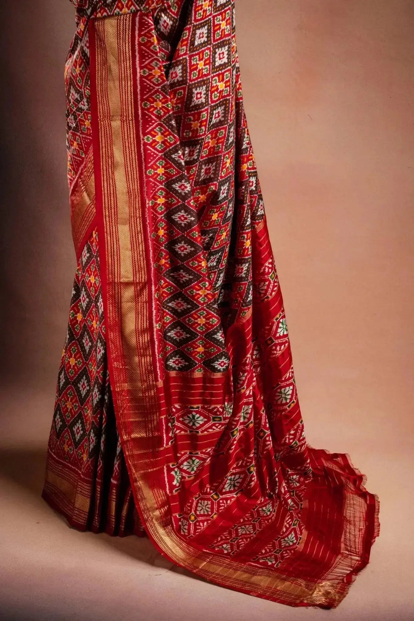Red Pochampally Silk Saree with Diamond Ikat Weave that-saree-shop.myshopify.com