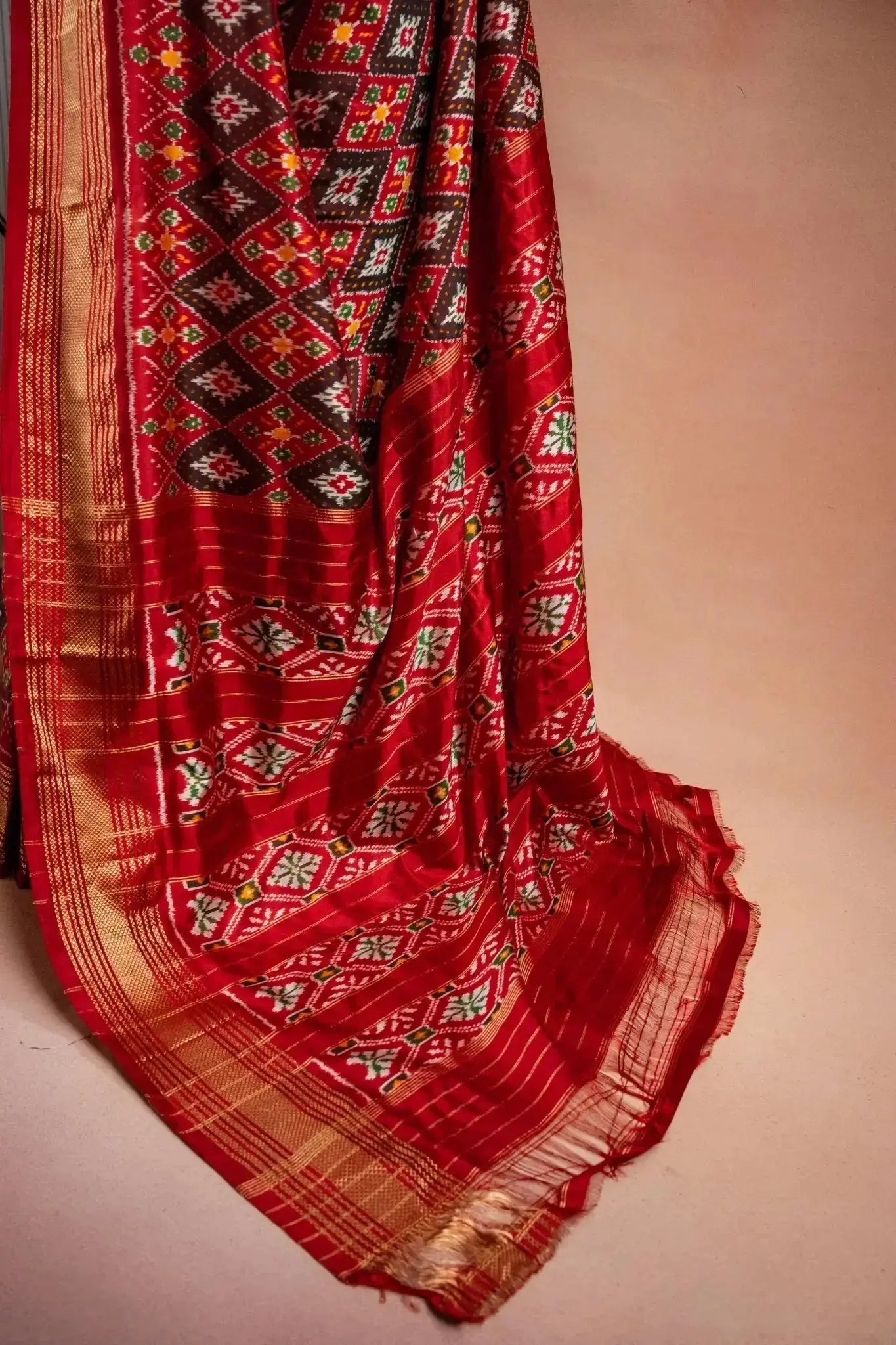 Red Pochampally Silk Saree with Diamond Ikat Weave that-saree-shop.myshopify.com