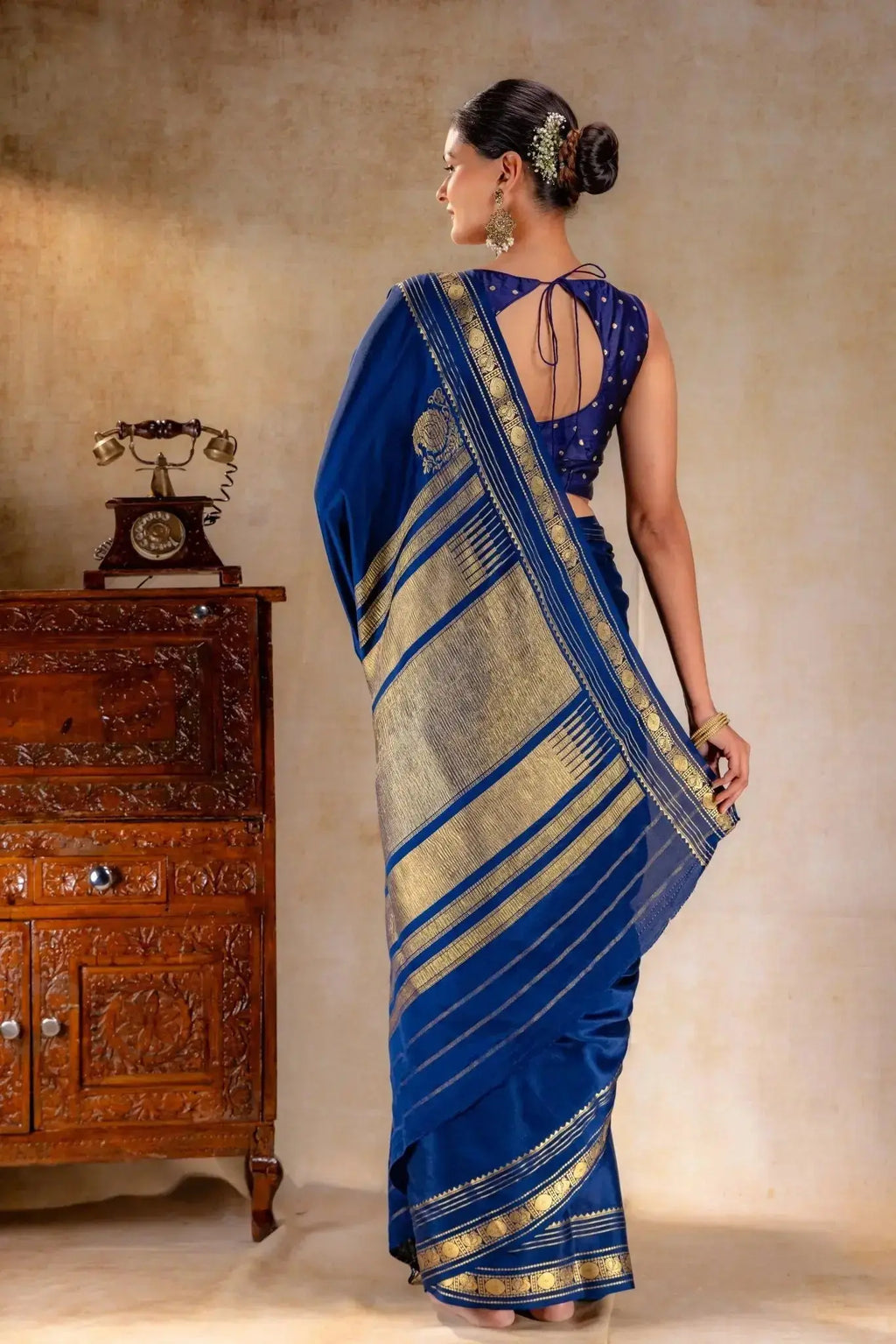 Royal Blue Crepe Saree with Gold Zari Border and Rich Pallu that-saree-shop.myshopify.com
