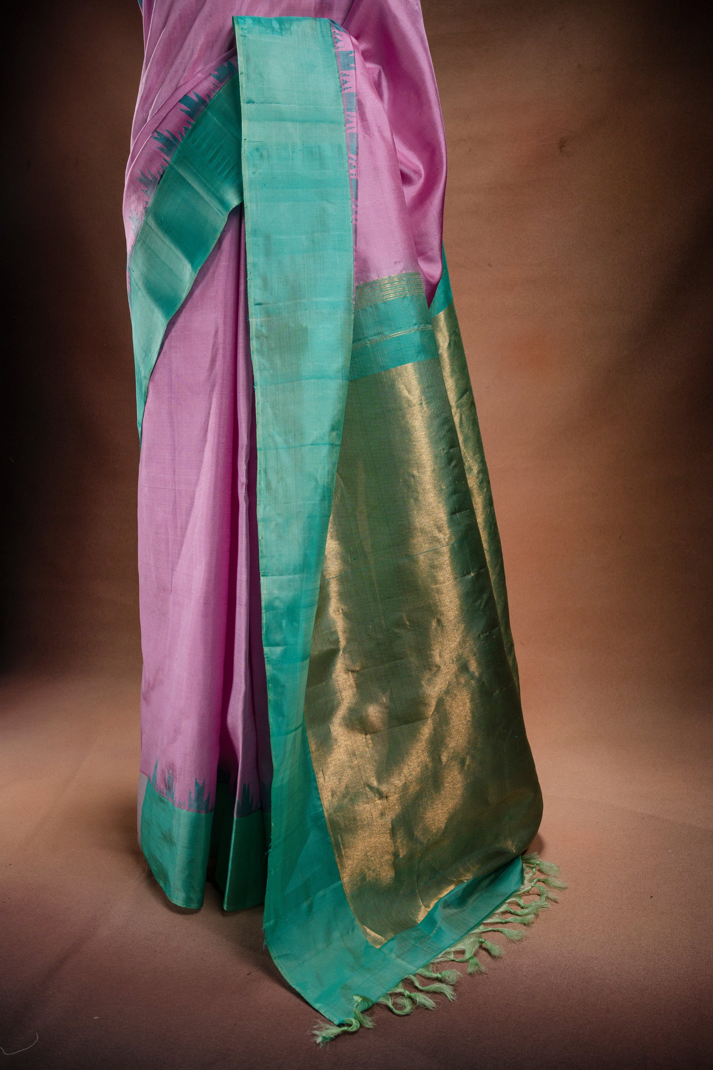 Light onion and Teal Gadwal Silk Saree with Contrast Border