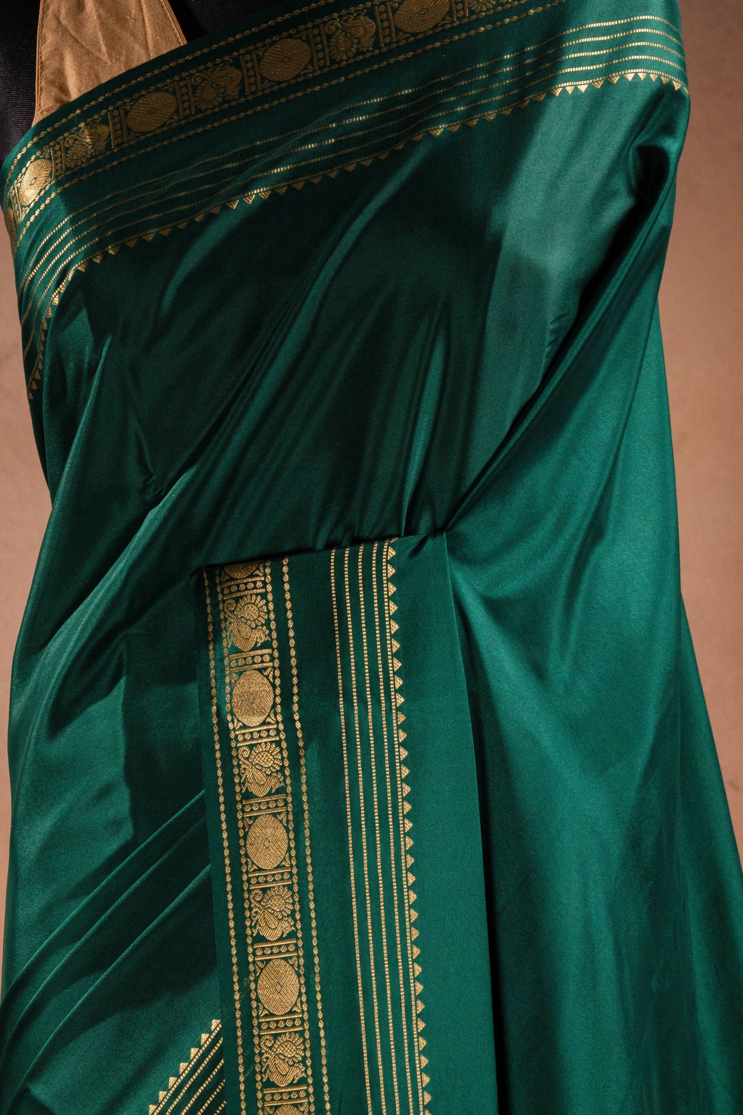 Green Crepe Silk Saree with Rich Pallu