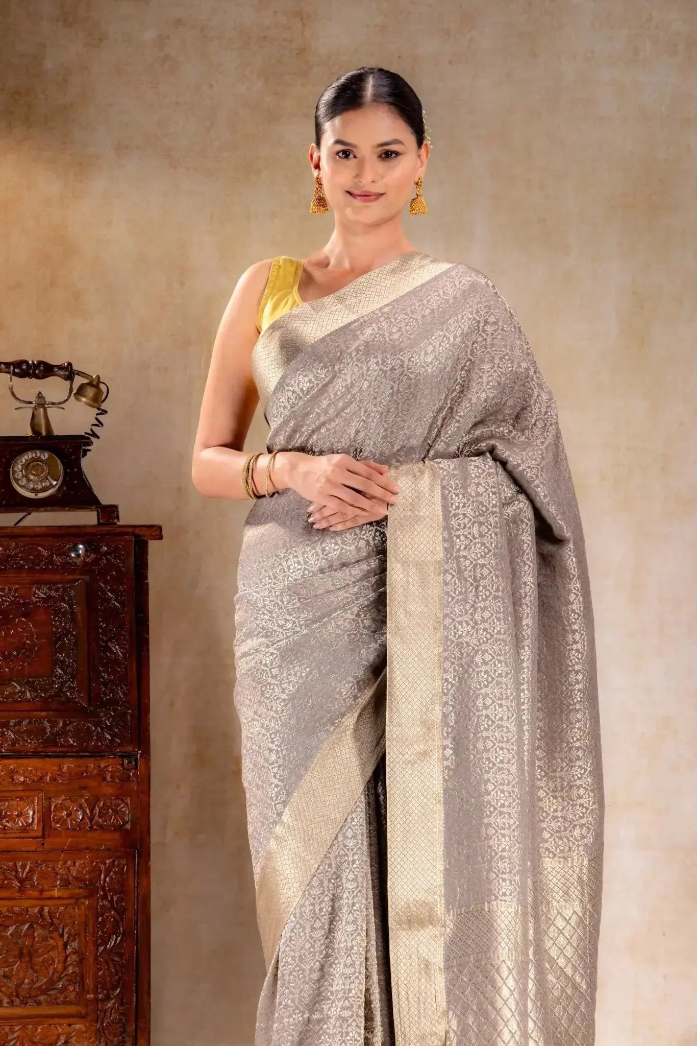 Silver Crepe Silk Saree that-saree-shop.myshopify.com
