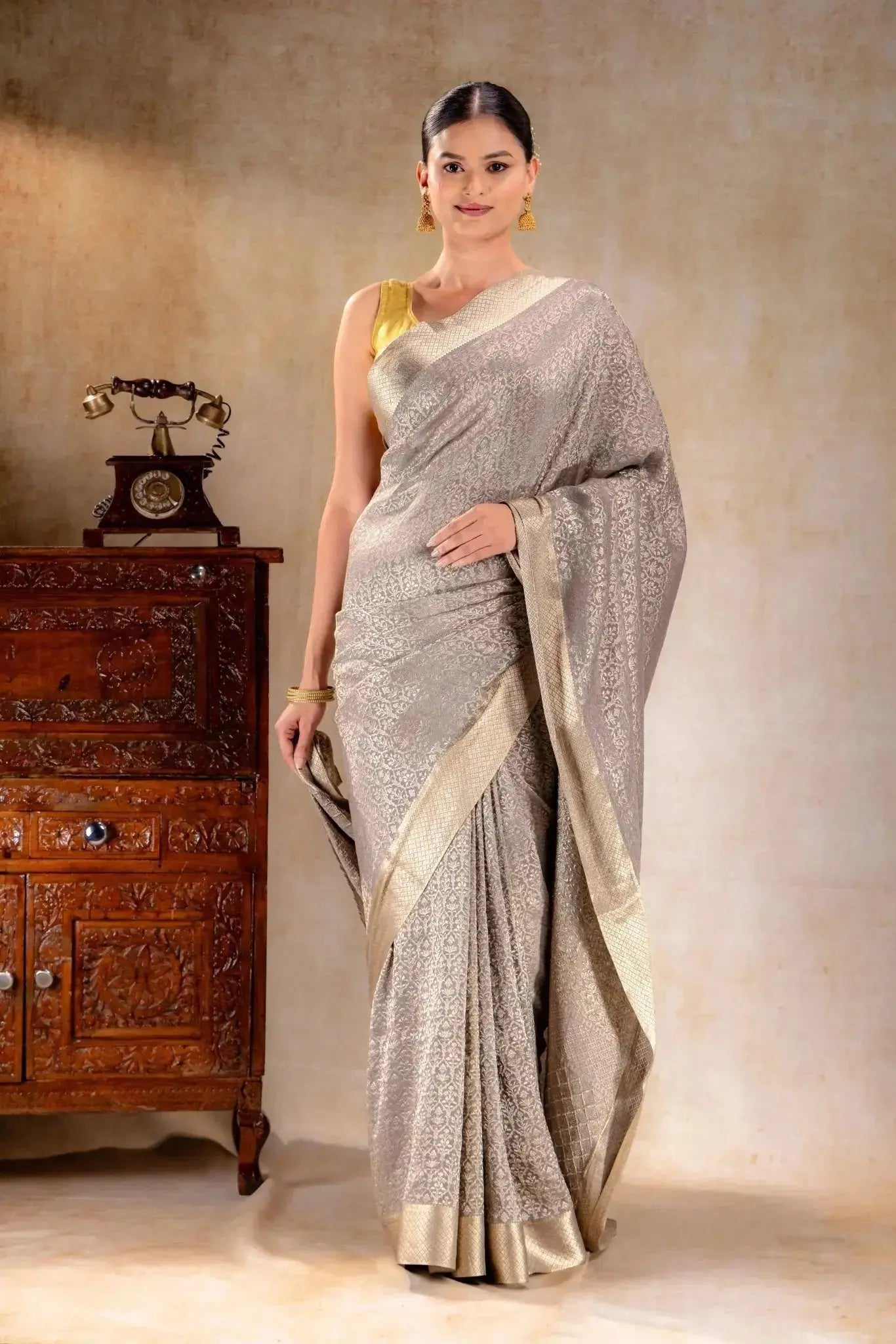 Silver Crepe Silk Saree that-saree-shop.myshopify.com