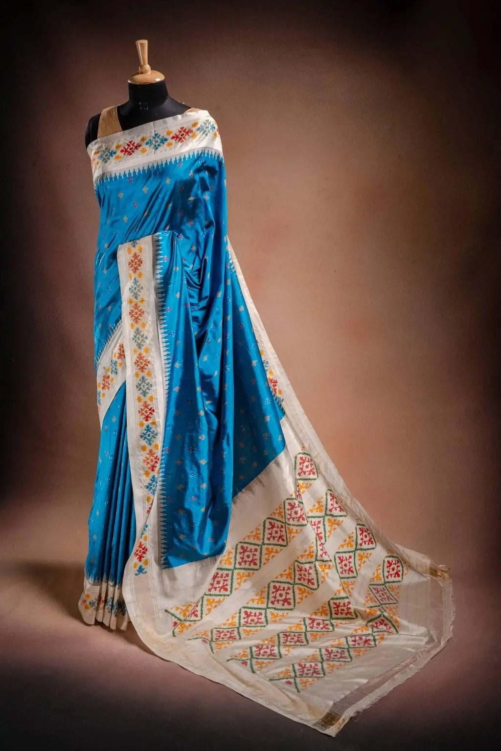 Sky Blue Pochampally Saree with White Pallu that-saree-shop.myshopify.com