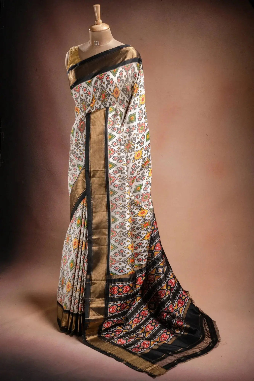 White Pochampally Saree with Black Border that-saree-shop.myshopify.com