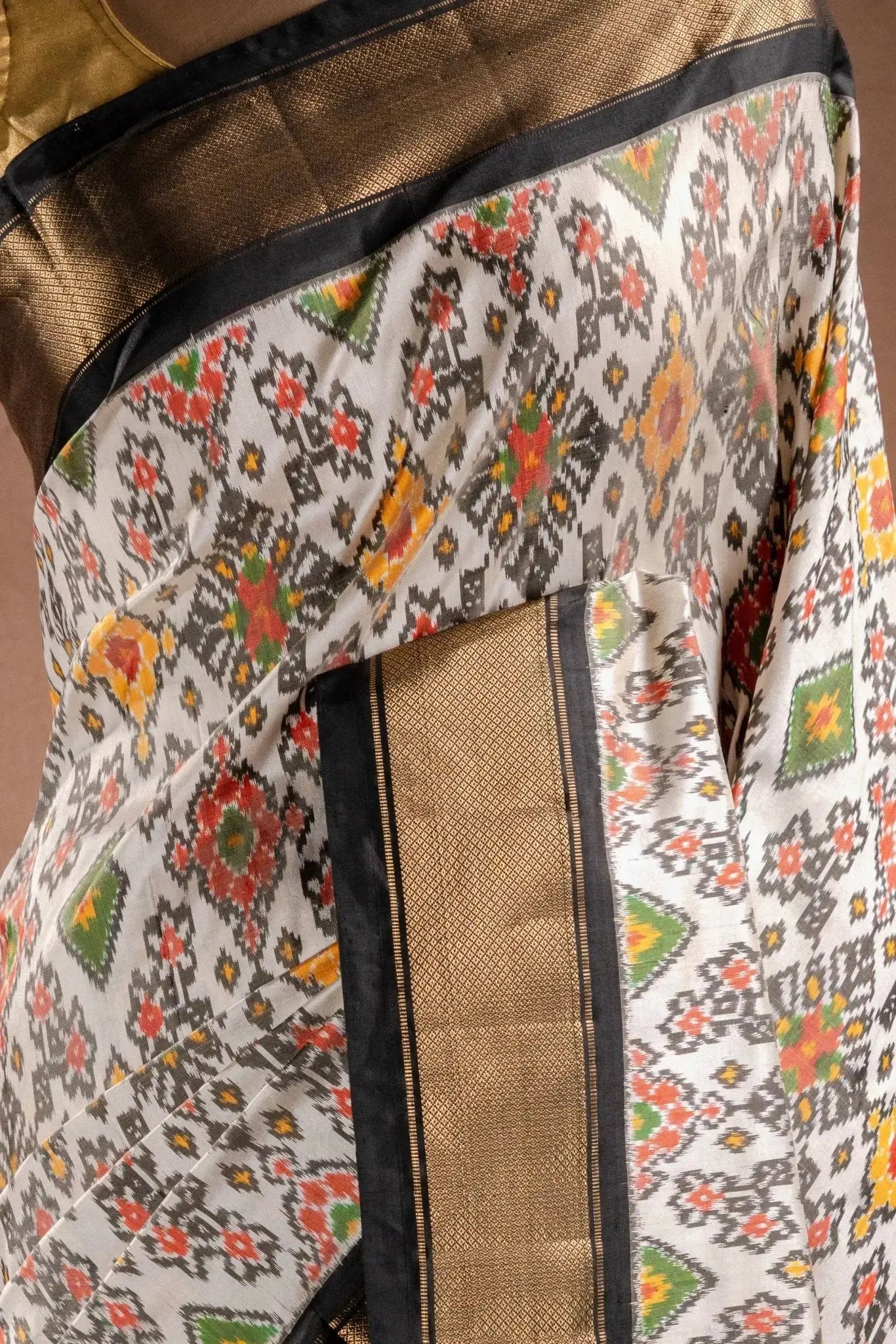 White Pochampally Saree with Black Border that-saree-shop.myshopify.com