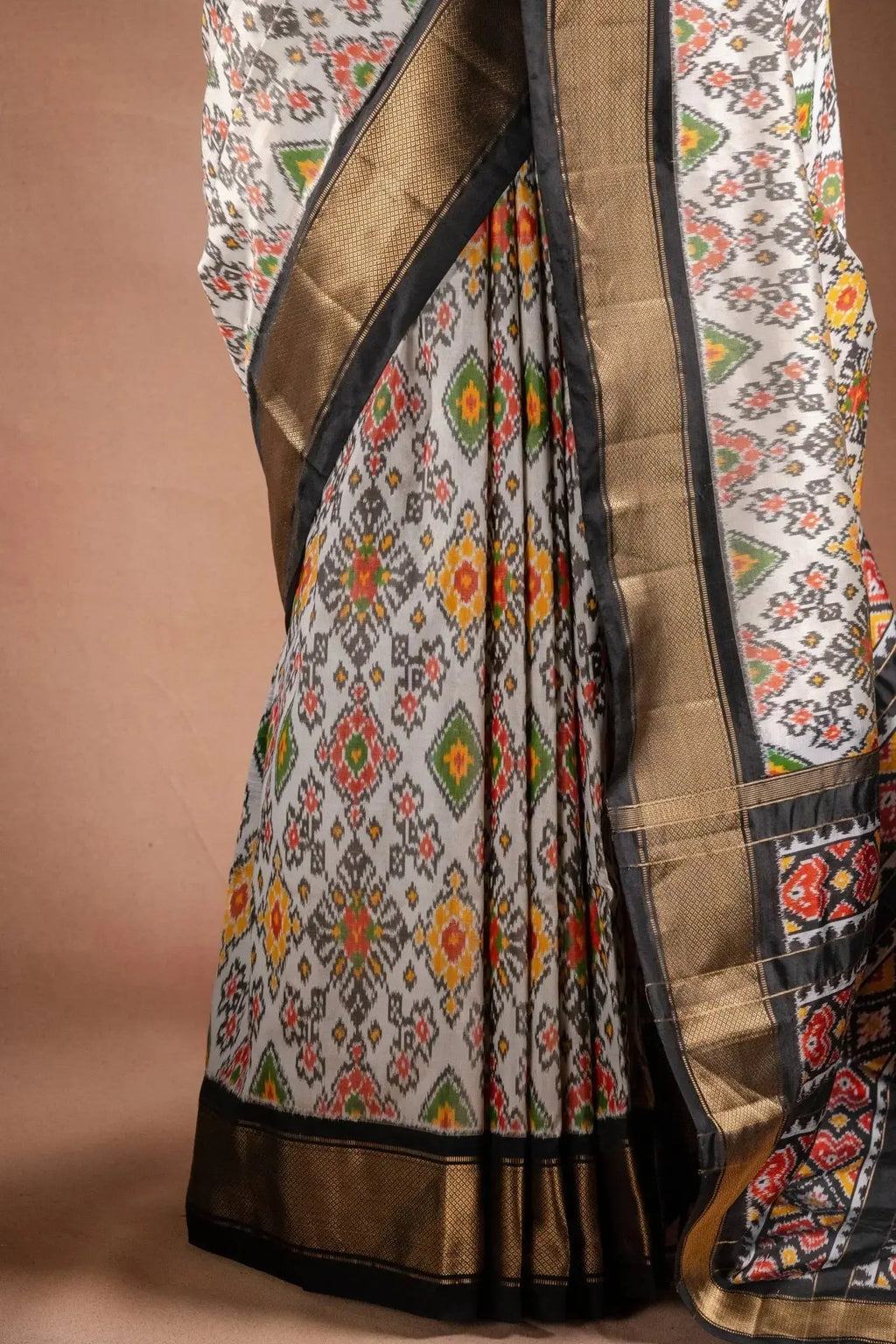 White Pochampally Saree with Black Border that-saree-shop.myshopify.com
