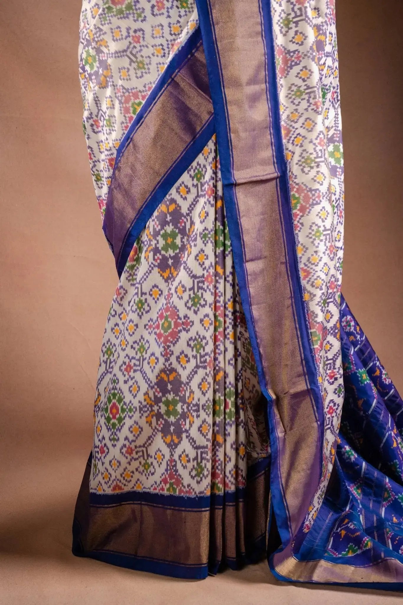 White Pochampally Saree with Blue Border that-saree-shop.myshopify.com