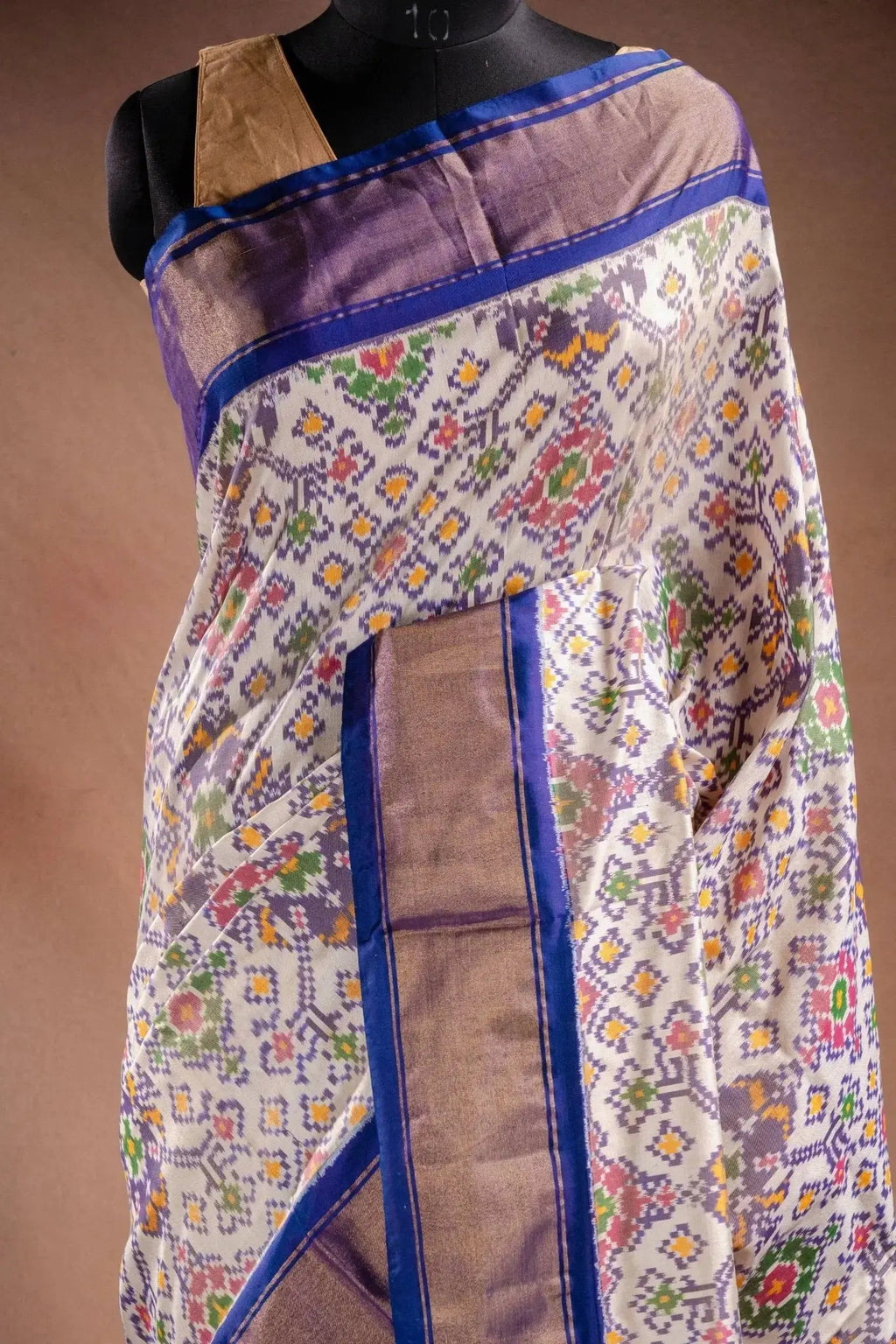 White Pochampally Saree with Blue Border that-saree-shop.myshopify.com