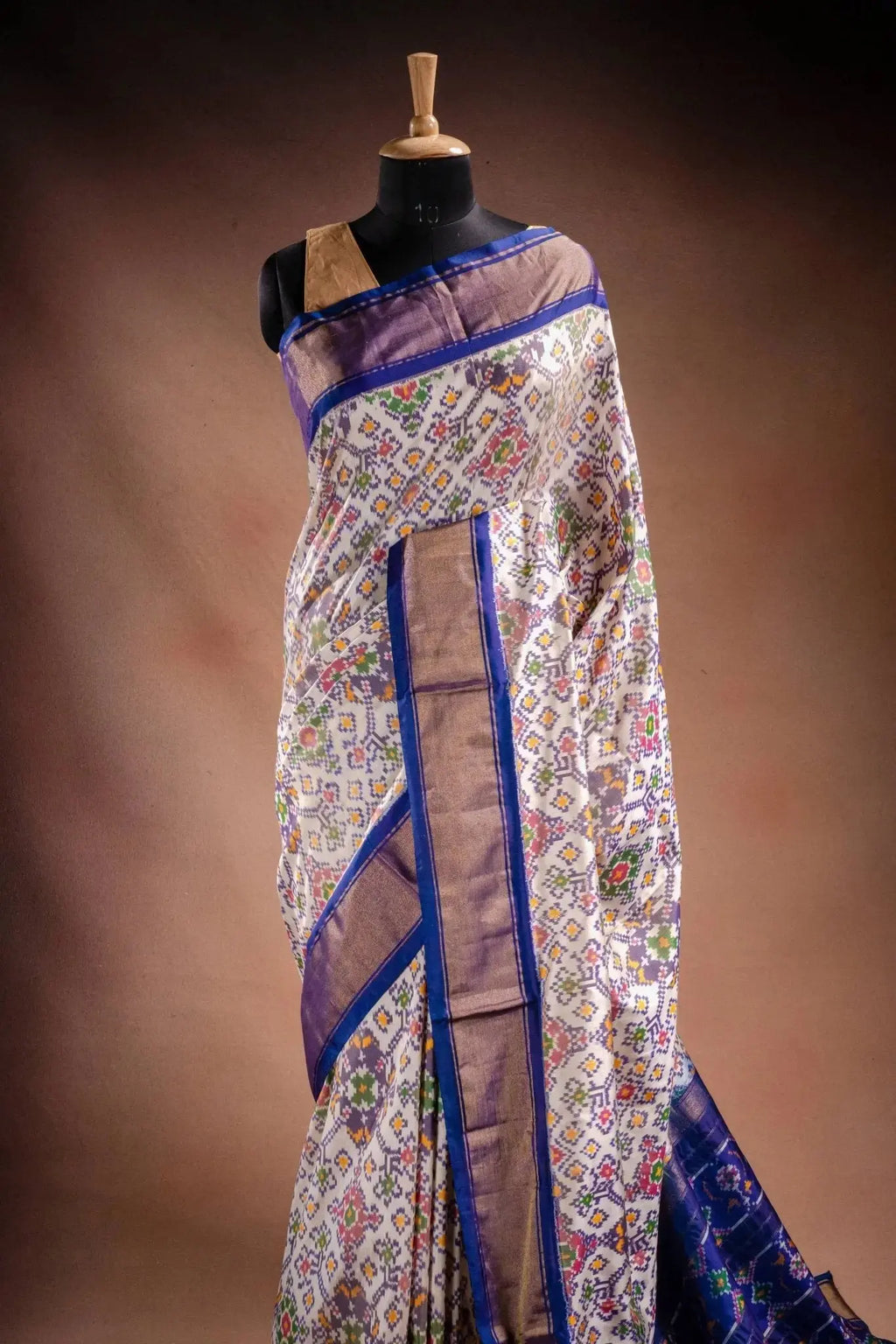 White Pochampally Saree with Blue Border that-saree-shop.myshopify.com