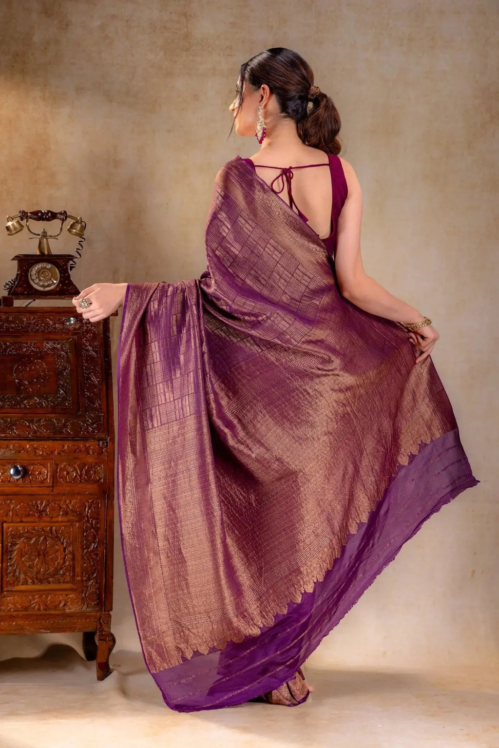 Wine Purple Crepe Silk Sare Vat Dyed with Zari Checkered Weave that-saree-shop.myshopify.com