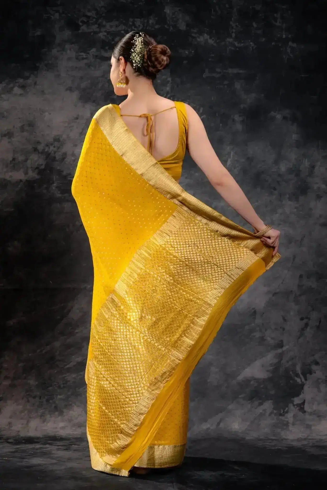 Yellow Crepe Silk Saree that-saree-shop.myshopify.com